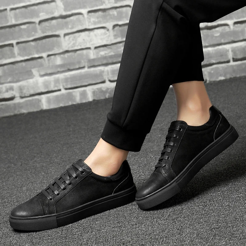 New Men's Flats Lace-Up Male Comfortable Skate Shoe Stylish Men Handmade Sneakers Classic All-match Men Casual Walking Shoes