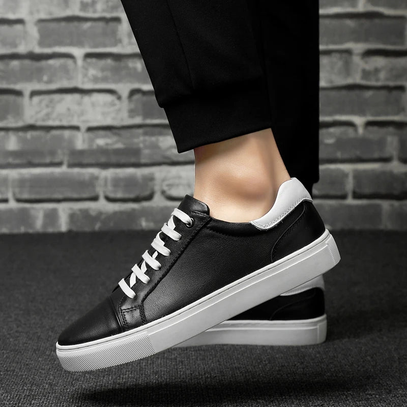 New Men's Flats Lace-Up Male Comfortable Skate Shoe Stylish Men Handmade Sneakers Classic All-match Men Casual Walking Shoes