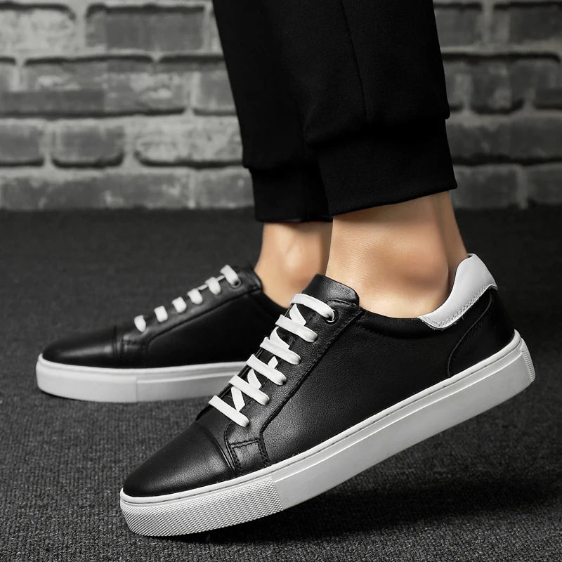 New Men's Flats Lace-Up Male Comfortable Skate Shoe Stylish Men Handmade Sneakers Classic All-match Men Casual Walking Shoes